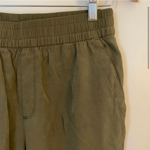 🛍️Old Navy olive green pull on joggers - Picture 2 of 4